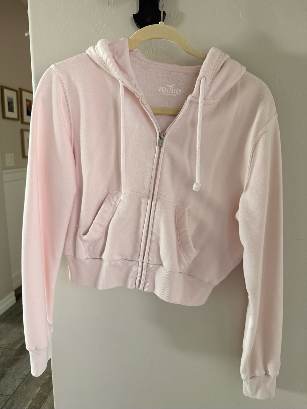 Women’s Hollister cropped hoodie